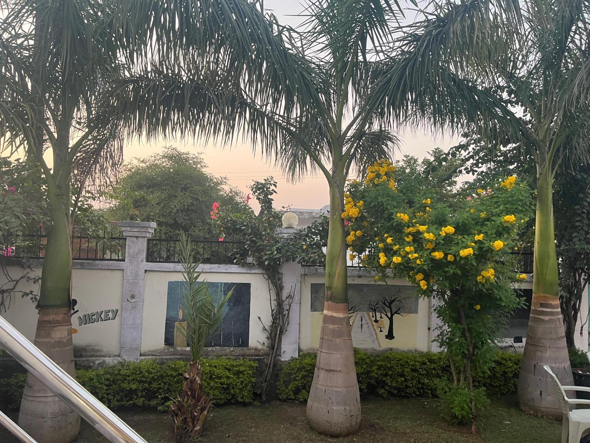 Sunrise Bed & Breakfast Khajuraho Luaran gambar